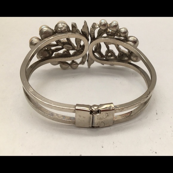 Yosca Jewelry Pearl Clumpier & Green Rhinestone Bracelet - Picture 3 of 4